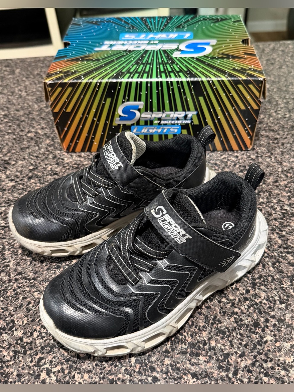 Skechers Toddler Boys Light up Sneakers Shoes size 11